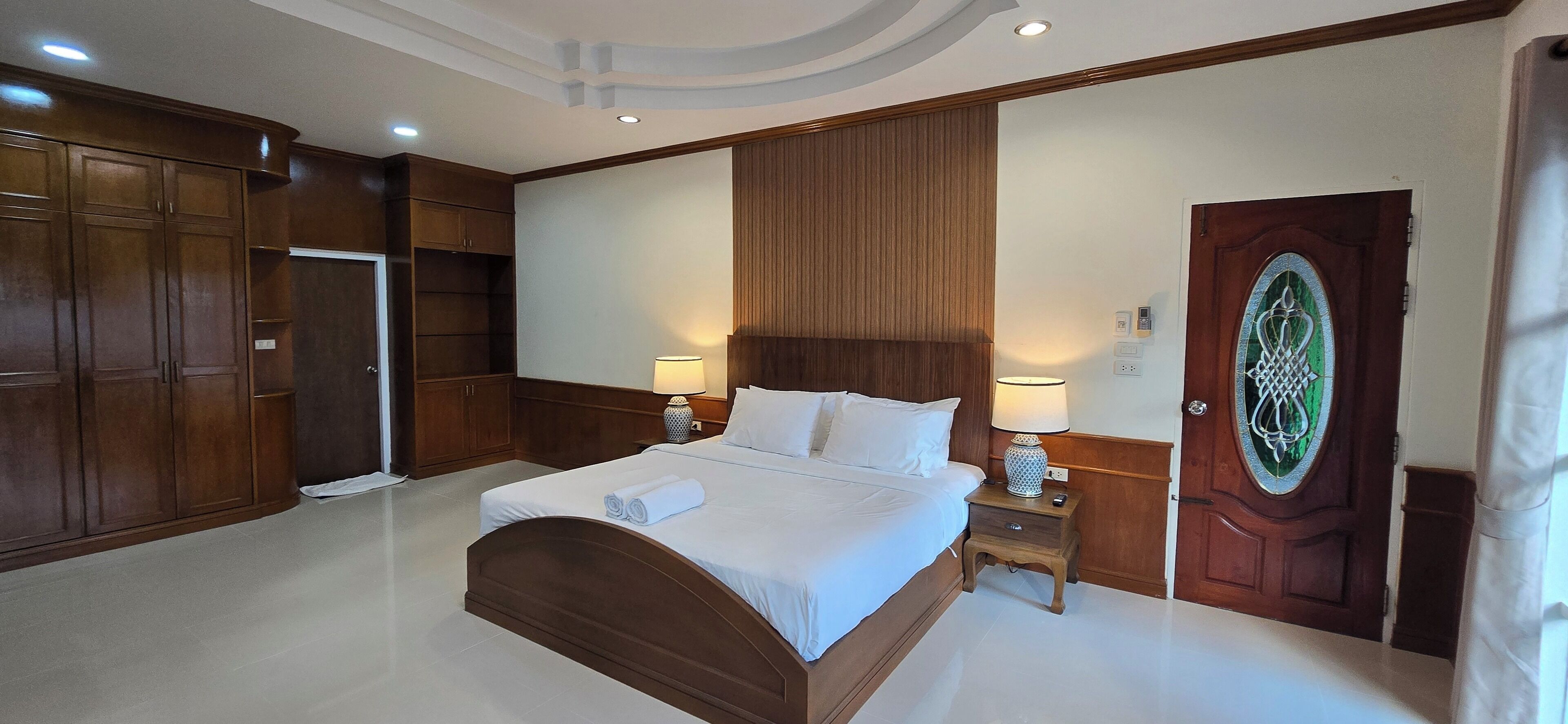 Foto - ROYAL PINEAPPLE HOTEL | A Welcome to Wealth and Good Fortune