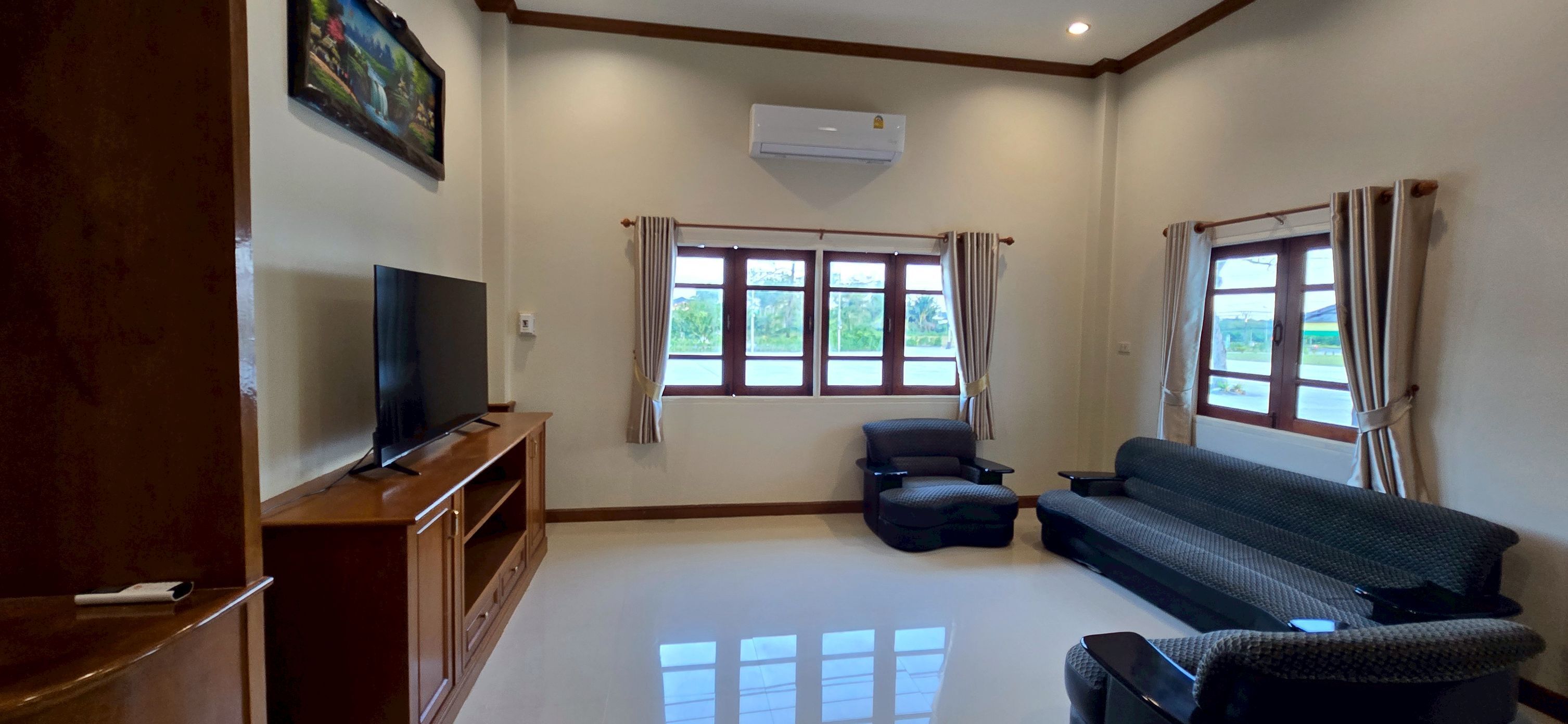 Foto - ROYAL PINEAPPLE HOTEL l a welcome to wealth and good fortune