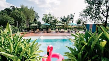 Premier Pool Access | 1 habitación, edredón y caja de seguridad en la habitación