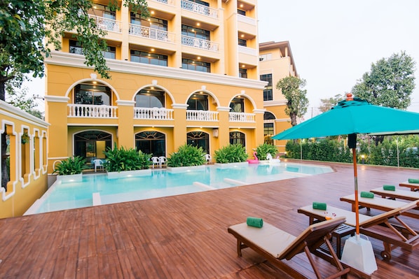 Piscine extérieure