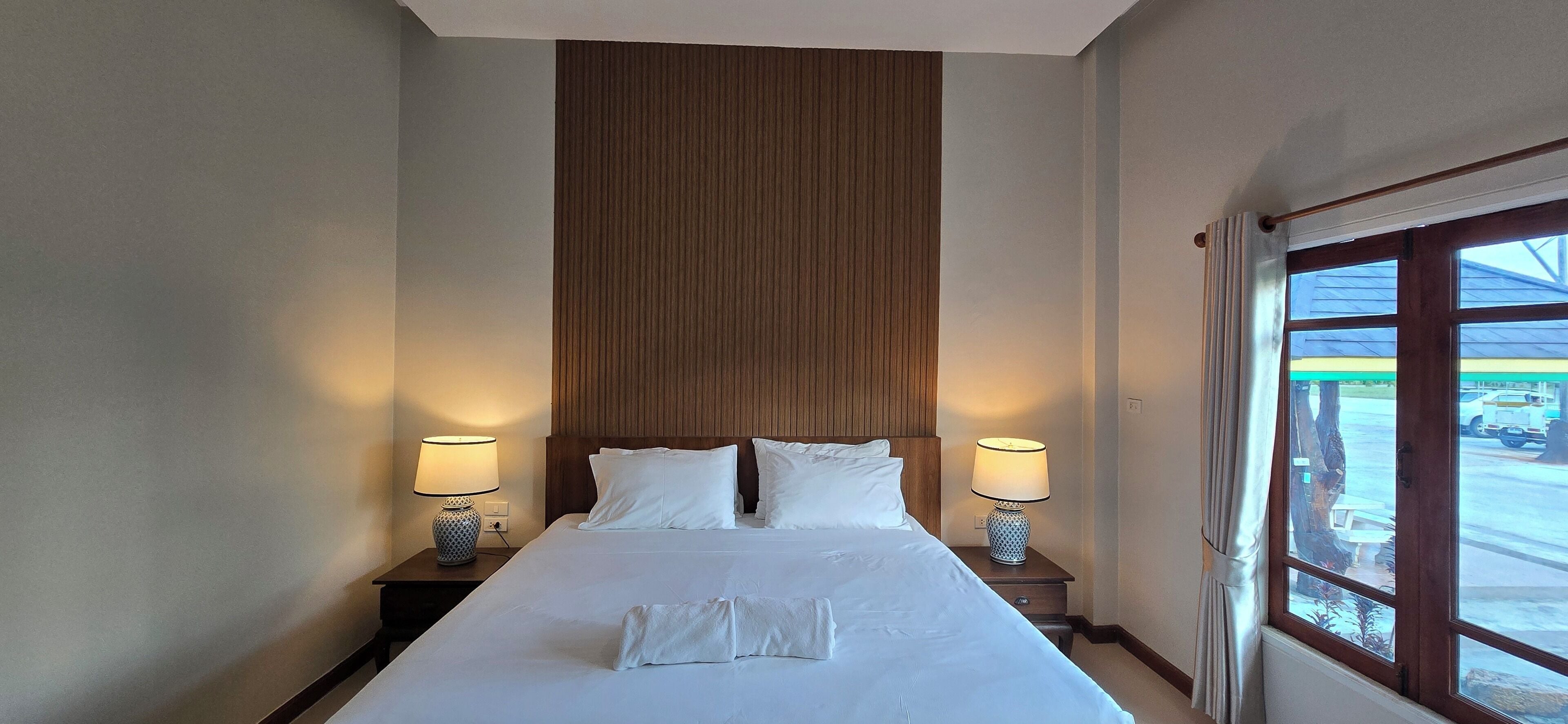 Foto - ROYAL PINEAPPLE HOTEL l a welcome to wealth and good fortune