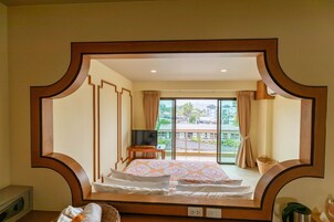 Signature Pineapple | Free Bus & Free Private Workspace | Donzen dekbedden, een kluis op de kamer, verduisterende gordijnen