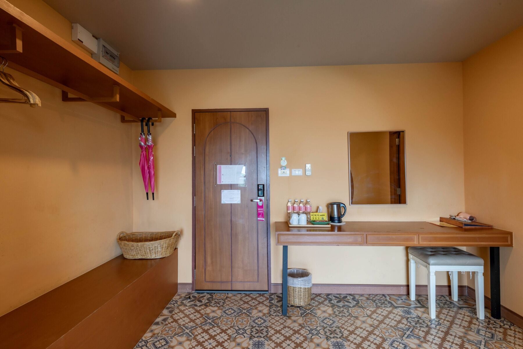 Foto - ROYAL PINEAPPLE HOTEL l a welcome to wealth and good fortune