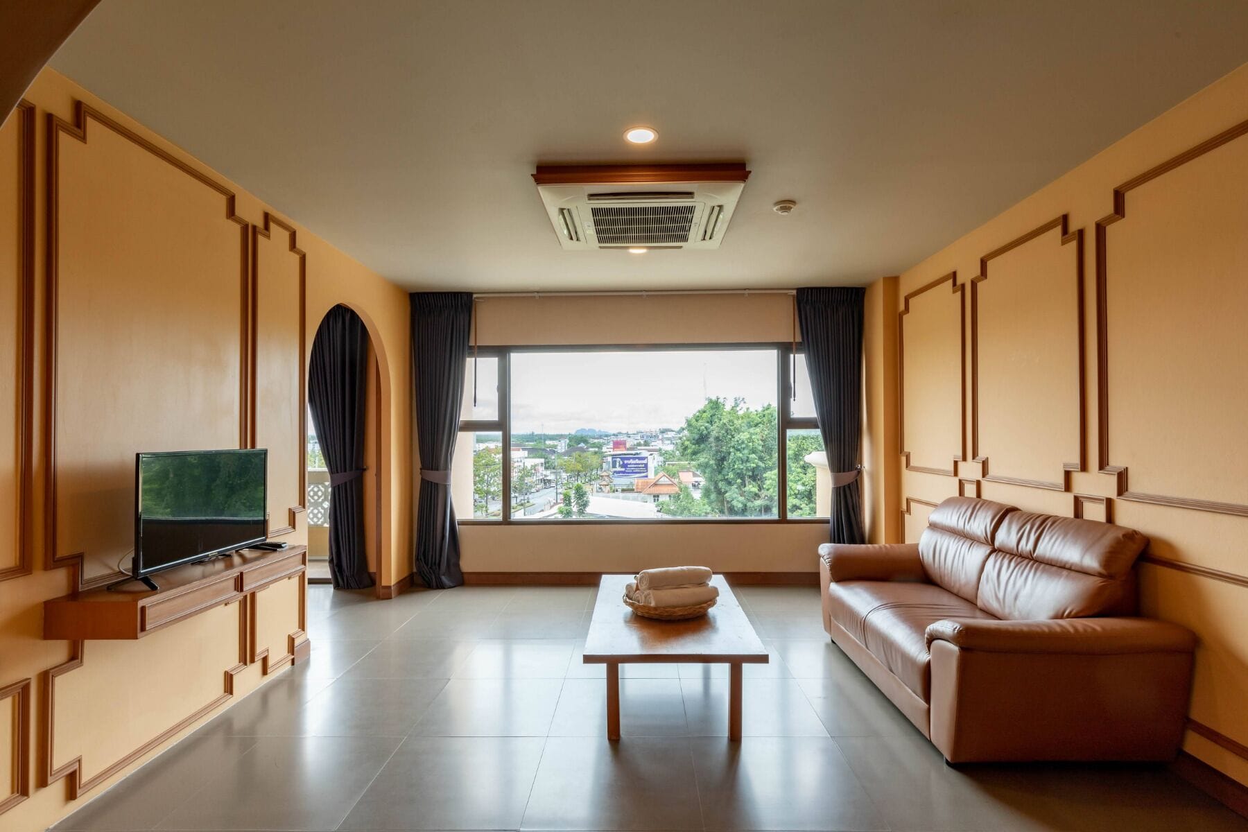 Foto - ROYAL PINEAPPLE HOTEL l a welcome to wealth and good fortune