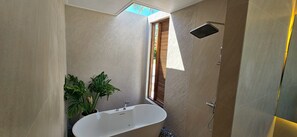 Bathroom - ROYAL PINEAPPLE HOTEL | A Welcome to Wealth and Good Fortune (Krabi)