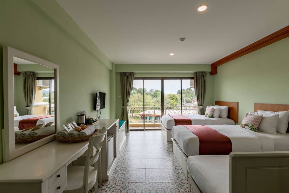 1 bedroom, down duvets, in-room safe, blackout curtains