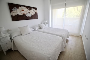 3 chambres, fer et planche à repasser, accès au Wi-Fi (inclus)