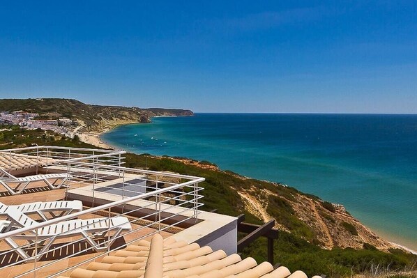 Property grounds - Simply Salema: Casa das Estevas, Beach Villa (Salema)