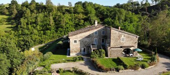 Cottage Arcobaleno detached farmhouse with big private garden and shared pool
