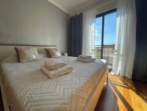 2 bedrooms, travel crib, free WiFi, bed sheets