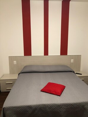 2 bedrooms, iron/ironing board, Internet, bed sheets