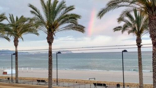 FANTASTIC LOFT APARTMENT ON THE BEACH WITH ALL SERVICES (WIFI, A / C)