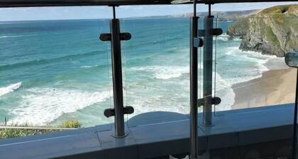 Rocklands studio with incredible views across the sea and beaches and cliffs