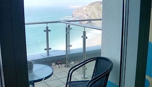 Property grounds - Rocklands studio with incredible views across the sea and beaches and cliffs (newquay. cornwall)