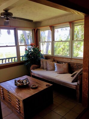 Una Smart TV, una chimenea