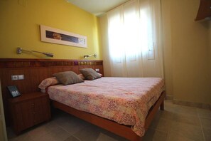 3 bedrooms, iron/ironing board, free WiFi, bed sheets