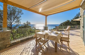 Outdoor dining - Luxury villa with panoramic hot tubes in Ischia, near Amalfi Coast (Forio)