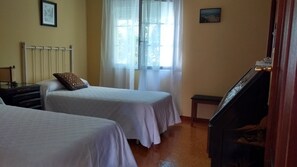 3 habitaciones, tabla de planchar con plancha y wifi gratis 