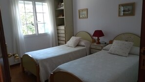 3 bedrooms, iron/ironing board, free WiFi, bed sheets