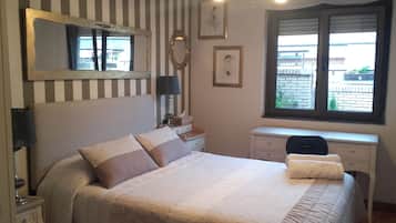 2 bedrooms, desk, iron/ironing board, travel crib