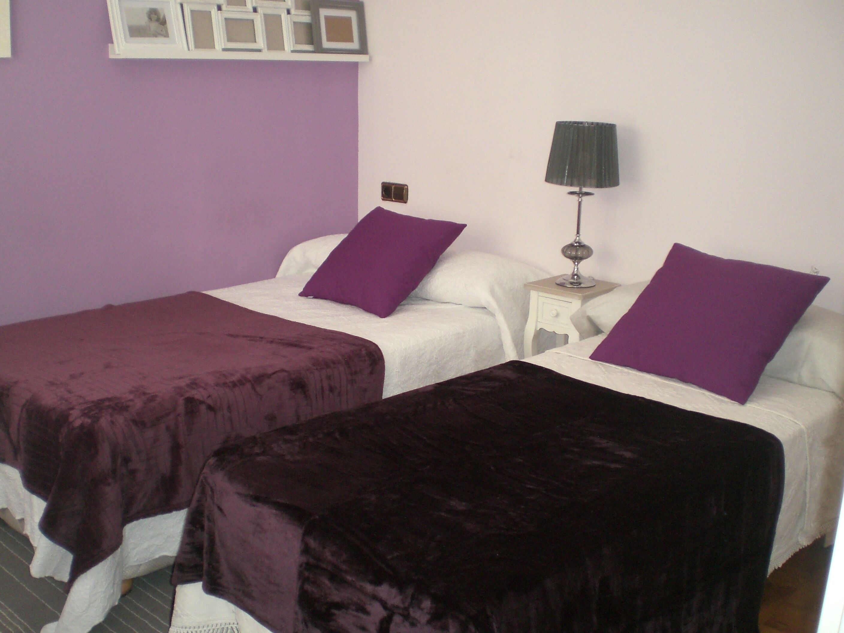 2 Schlafzimmer, Schreibtisch, Bügeleisen/Bügelbrett, Reisekinderbett