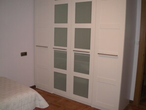 2 bedrooms, desk, iron/ironing board, travel crib
