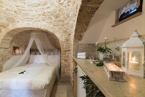 Suite Tradizionale, sul cortile | Wi-Fi gratuito, lenzuola