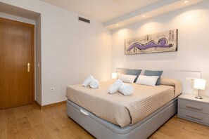 Unclassified image, 5 of 65, button