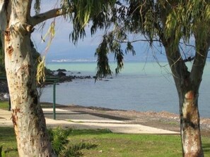 Una spiaggia nelle vicinanze