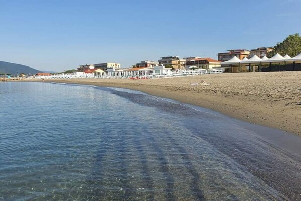 Beach - Two rooms Rosa, Cristina Farm, apartment in the countryside, relaxation and excursions (Castelnuovo Magra)