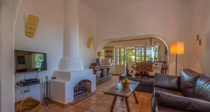 Villa isolée avec piscine privée et terrasses avec vue sur la mer