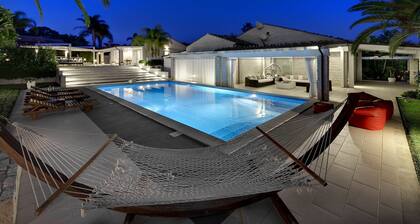 Villa PIETRABIANCA is the ideal solution for anyone who wants to spend a holiday by the sea