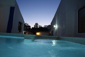 Pool - River Bed Seat (pruna)