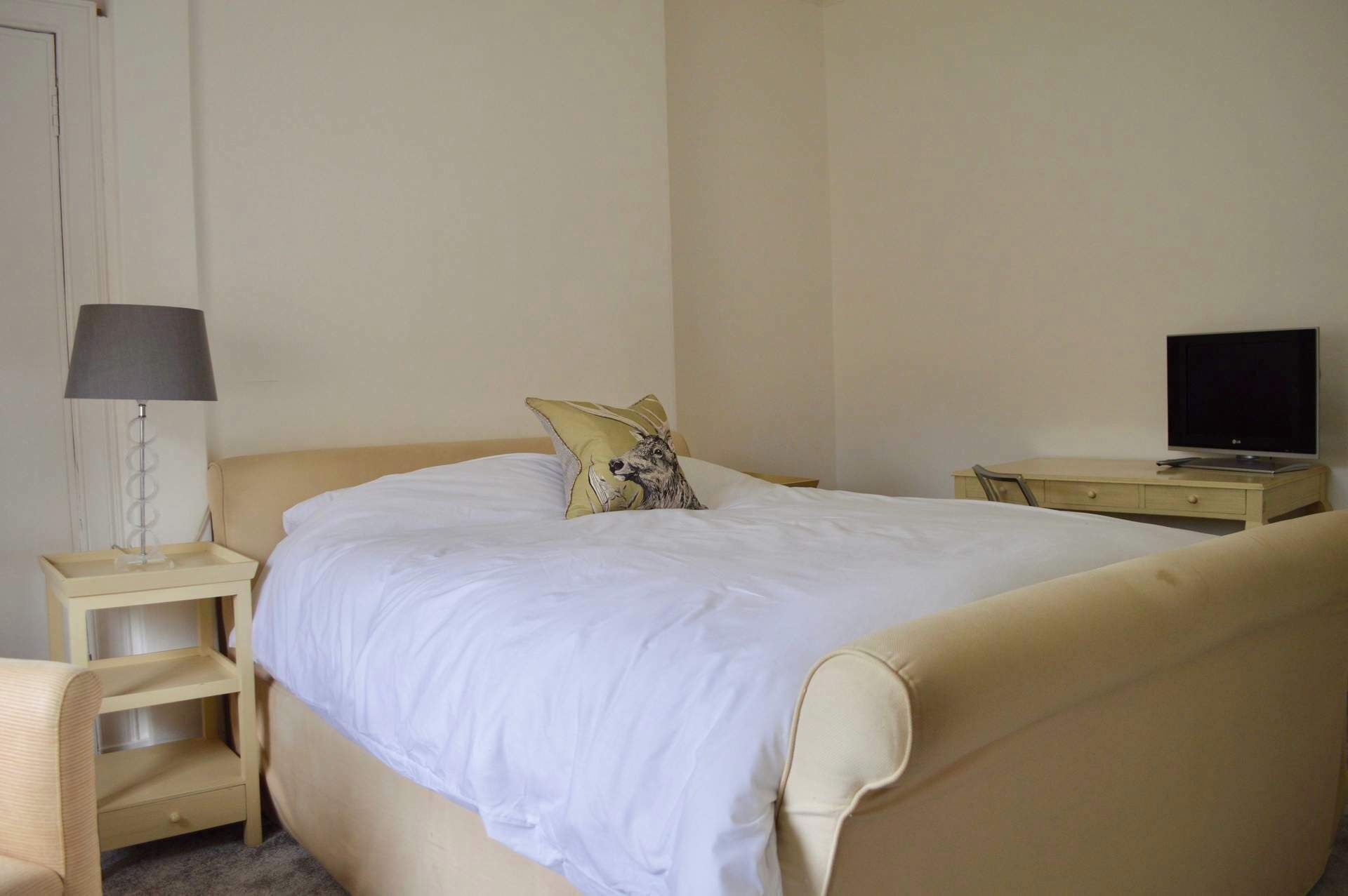 1 bedroom, iron/ironing board, internet, bed sheets