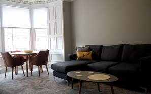 TV - Stylish Two Bed, Bruntsfield Apartment, Edinburgh (Edinburgh)