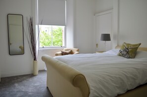 2 soverom, strykejern/-brett, internettilgang og sengetøy