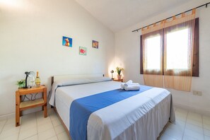 3 bedrooms, iron/ironing board, bed sheets