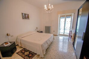 3 chambres, bureau, fer et planche à repasser, accès au Wi-Fi (inclus)