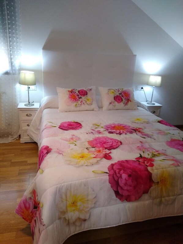 3 bedrooms, iron/ironing board, travel crib, bed sheets