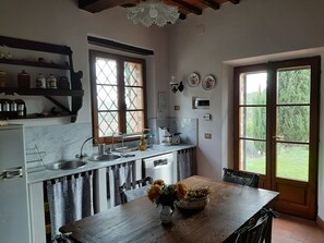 Refrigerador, horno, placa de cocina, lavavajillas