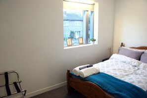 2 slaapkamers, een strijkplank/strijkijzer, wifi, beddengoed