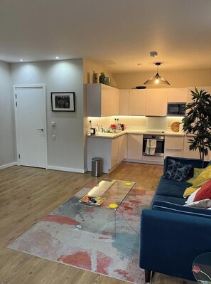 Unclassified image, 5 of 22, button