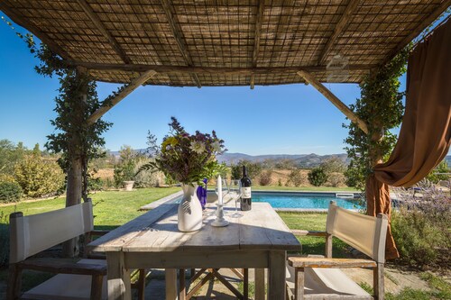Landhaus mit ländlichem Flair, privatem Pool und romantischer Pergola
