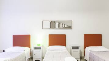 3 bedrooms, in-room safe, desk, iron/ironing board