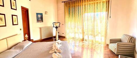 3 bedrooms, iron/ironing board, travel crib, WiFi