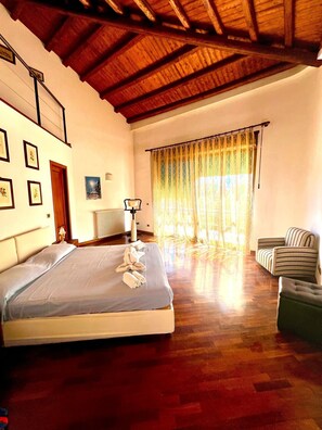 3 soverom, strykejern/-brett, reiseseng for barn og wi-fi