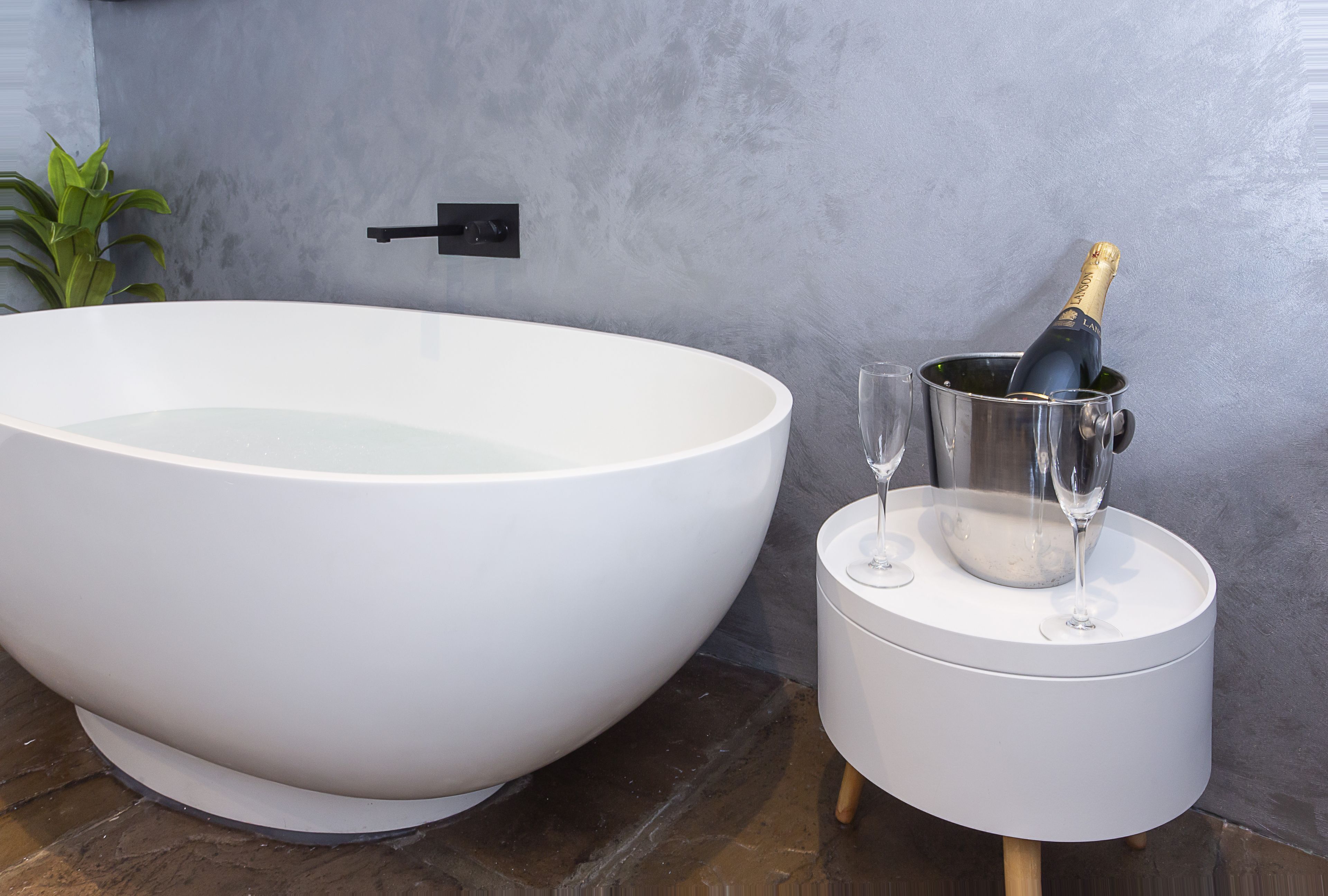 Een douche, een haardroger, handdoeken