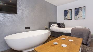 1 soverom, strykejern/-brett, wi-fi (inkludert) og sengetøy