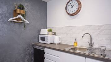 Een koelkast, een magnetron, een broodrooster