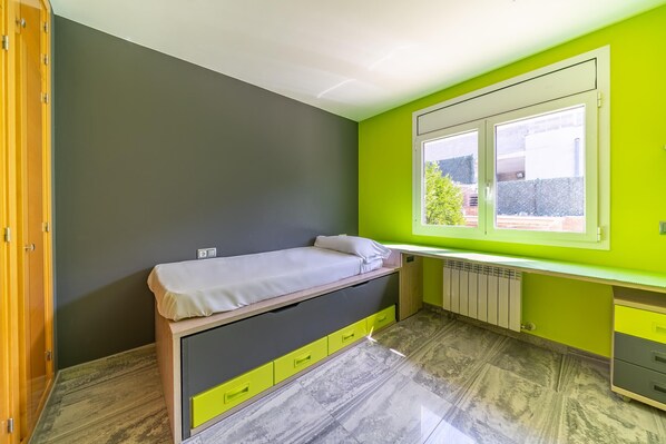 4 chambres, fer et planche à repasser, Wi-Fi gratuit, draps fournis